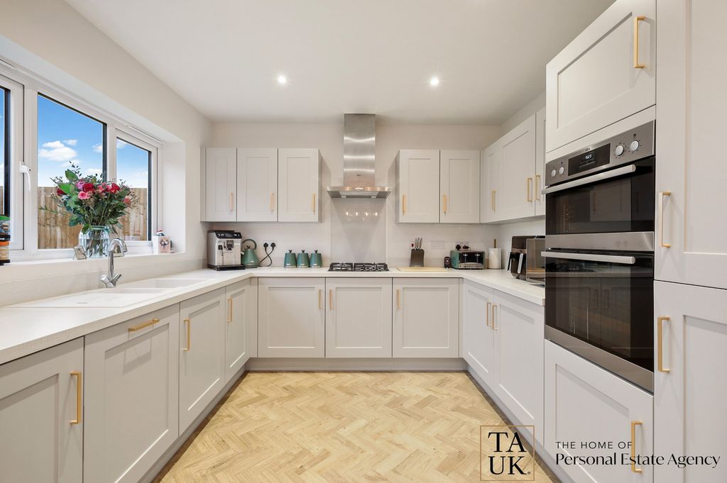 Property photo 2 of 24