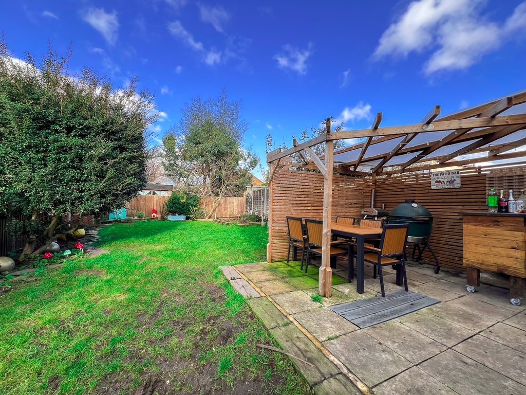 Property photo 2 of 25