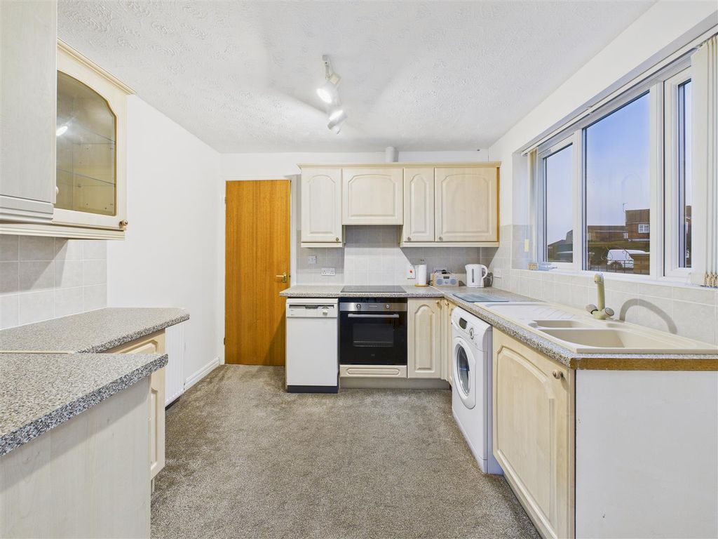 Property photo 3 of 13 Kitchen