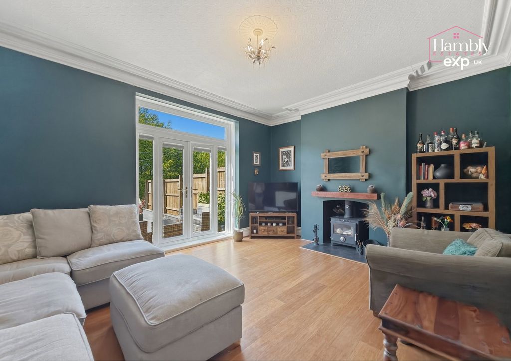 Property photo 2 of 27