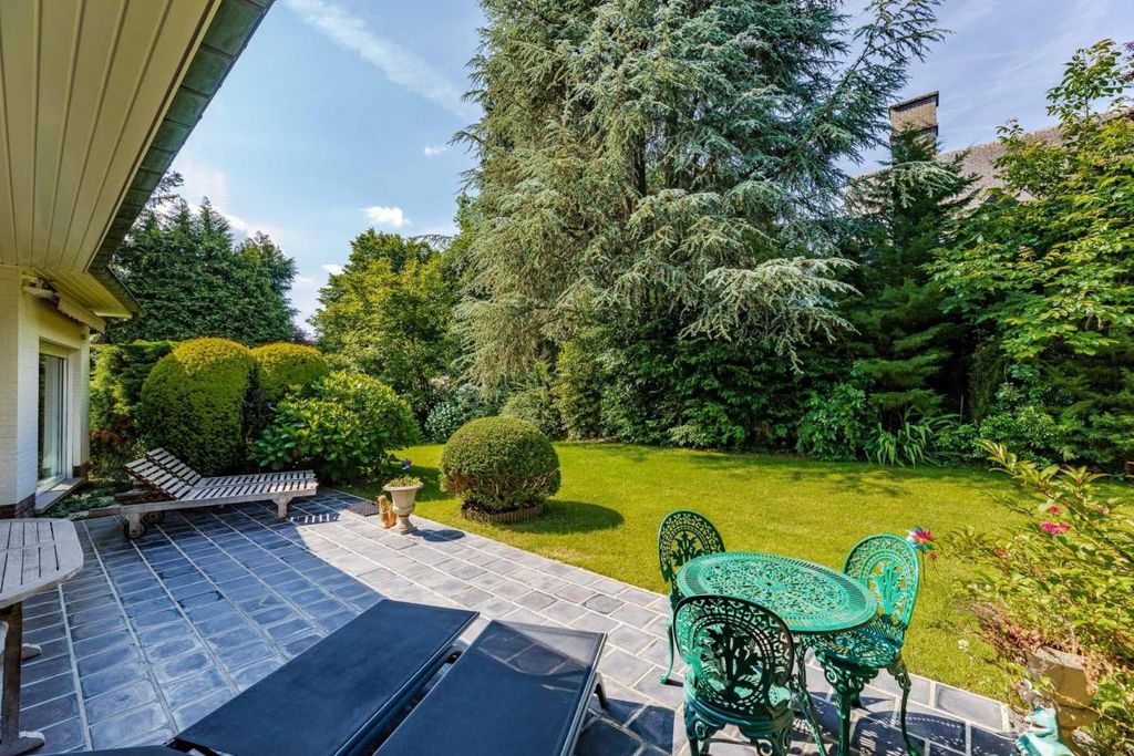 Property photo 2 of 21