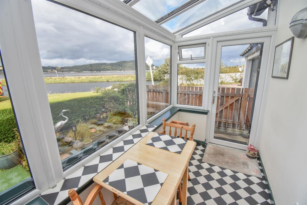 Property photo 3 of 23 Conservatory
