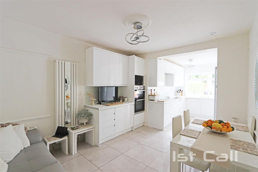 Property photo 3 of 16 Kitchen/ Living Room