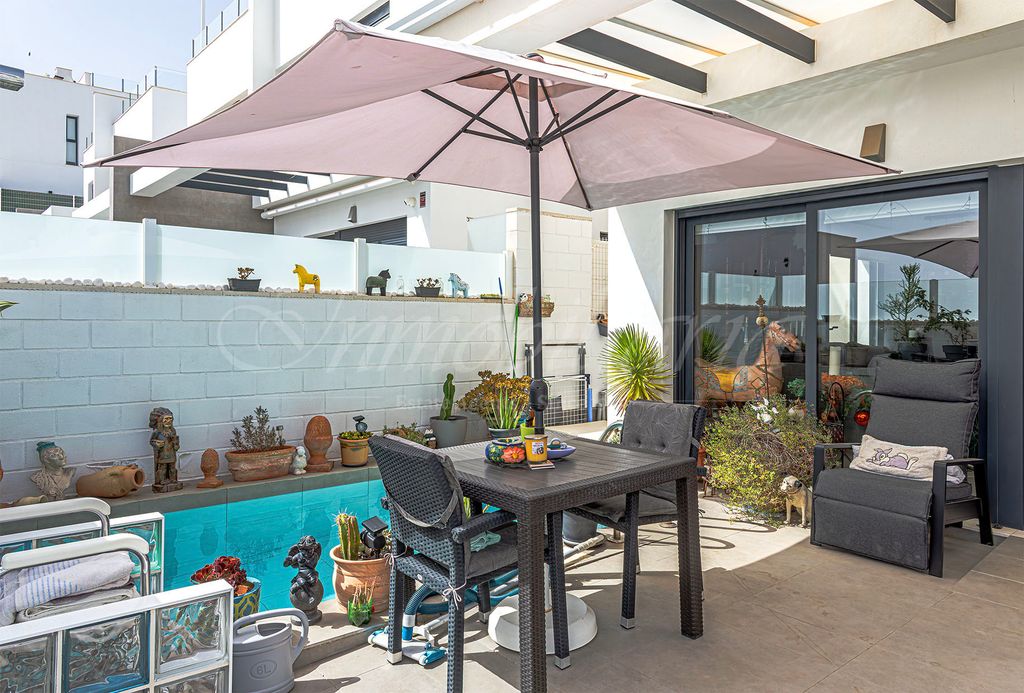 Property photo 2 of 34