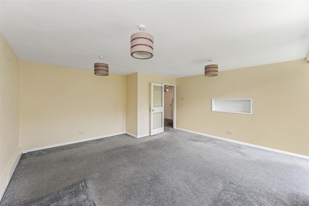 Property photo 2 of 18 11 Cedar Court-12.Jpg
