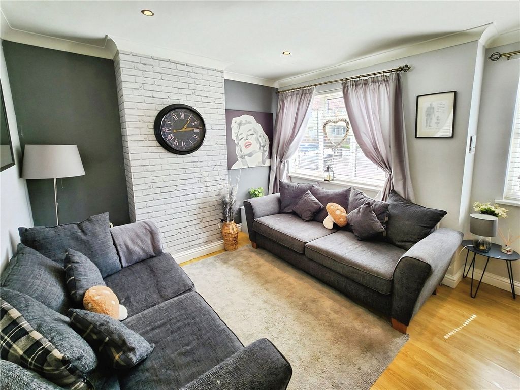 Property photo 2 of 15 Lounge