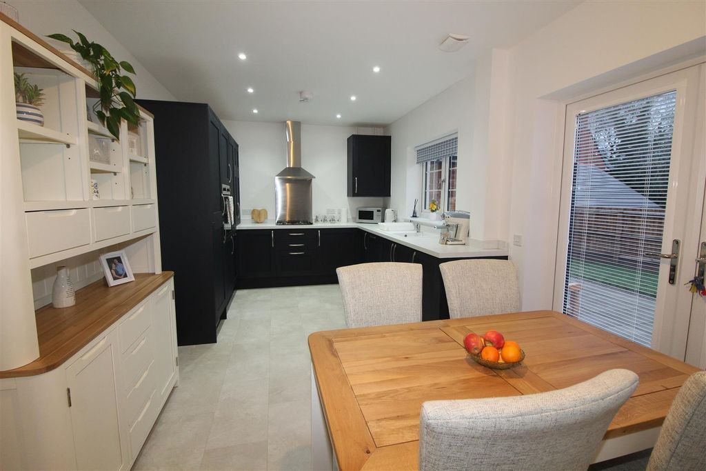 Property photo 2 of 31 Kitchen/Dining Room