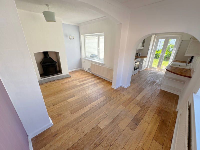 Property photo 2 of 28 Open Plan Accom.