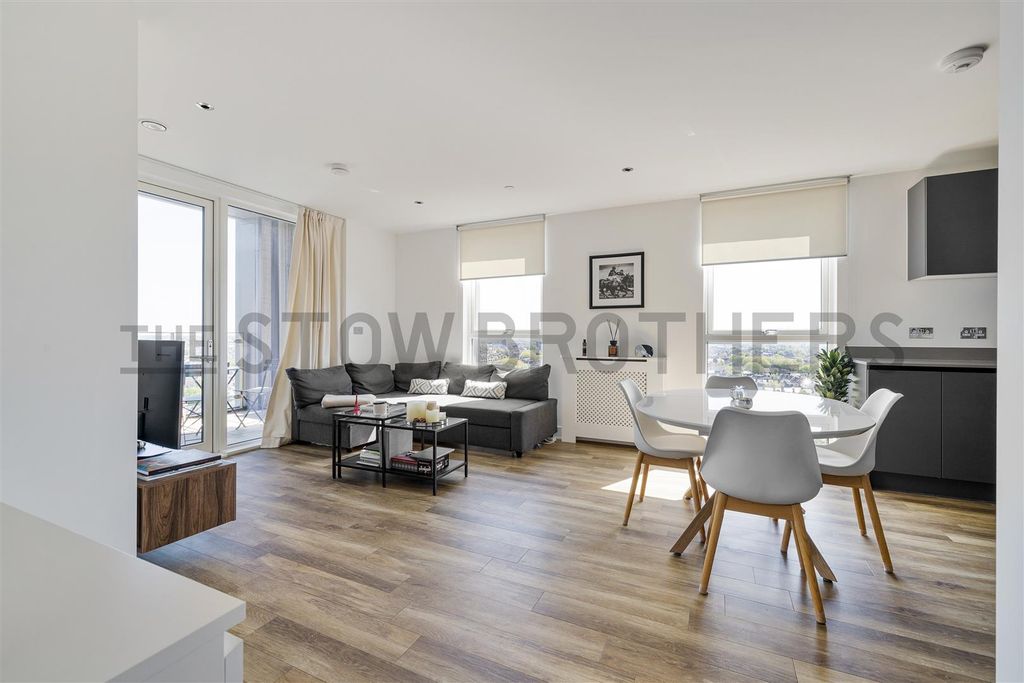 Property photo 2 of 31