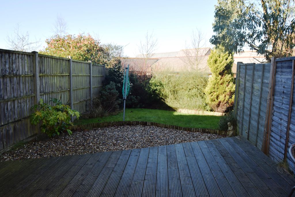 Property photo 2 of 8 Garden
