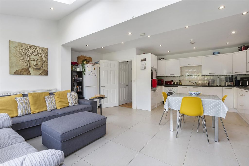 Property photo 3 of 11 Churston Drive.Jpg