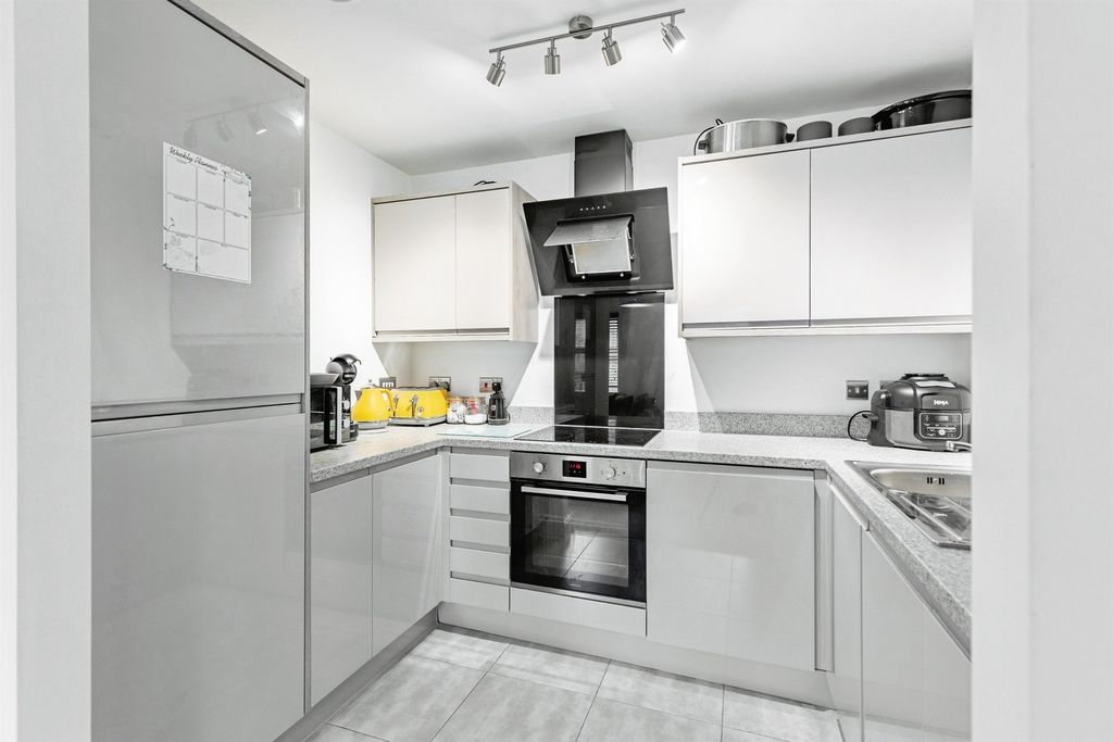 Property photo 2 of 17