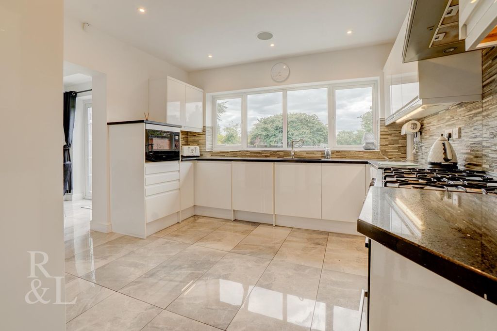 Property photo 2 of 26 Batched  (27).Jpg