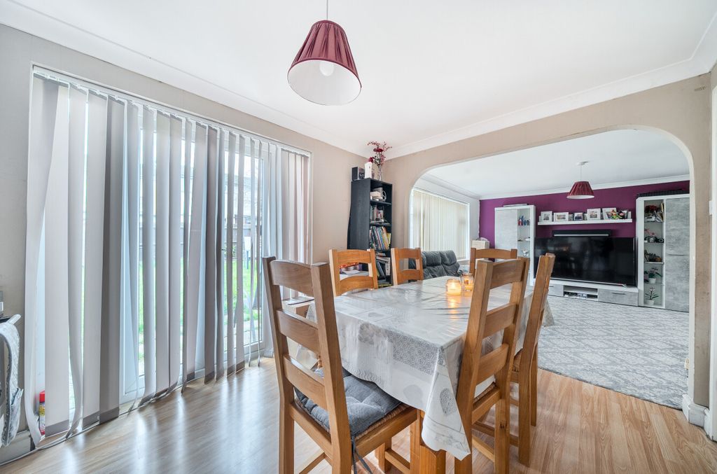 Property photo 2 of 17 1388904-7-6942E4d...