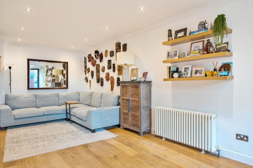 Property photo 2 of 28 Picture No. 24