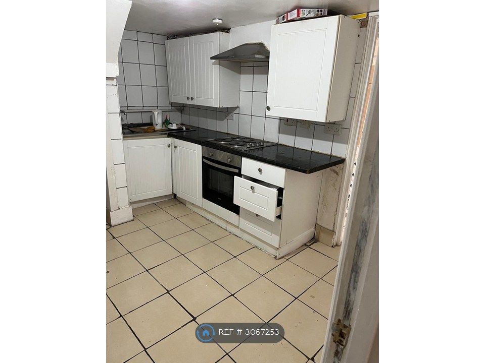 Property photo 3 of 4 Kitchen
