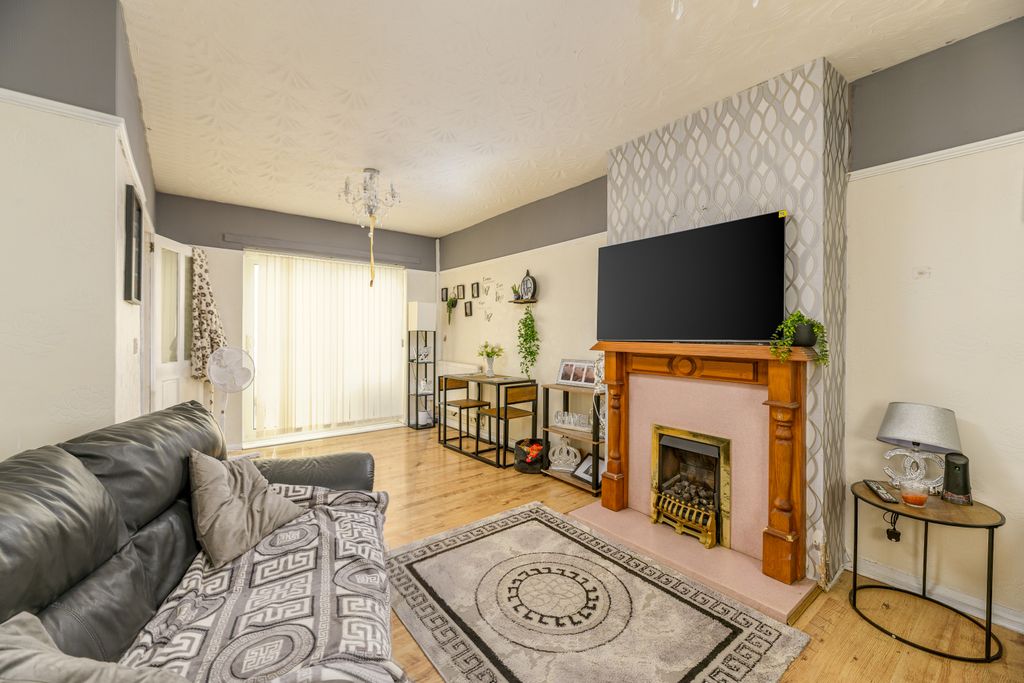 Property photo 3 of 25 03