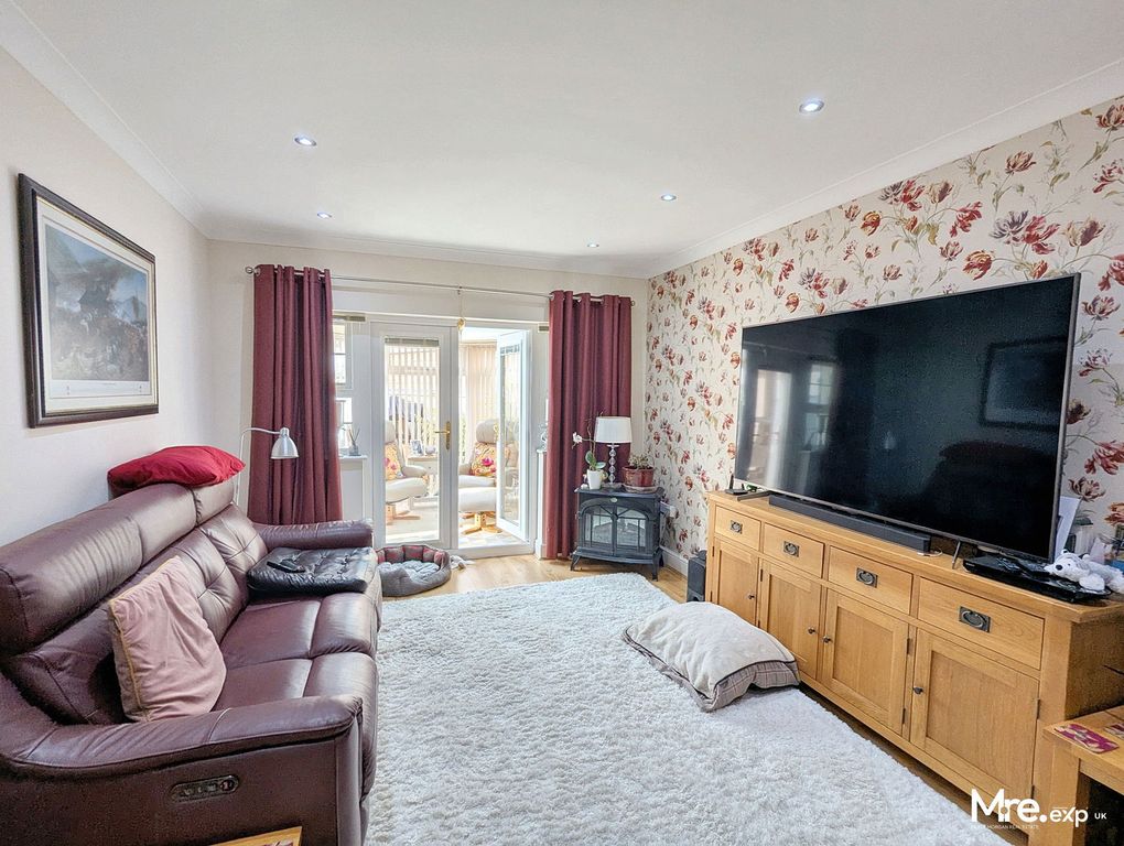 Property photo 3 of 28