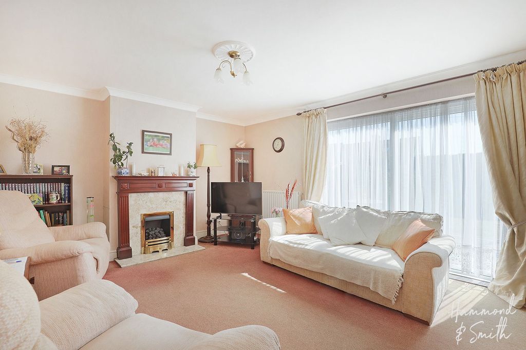 Property photo 2 of 14