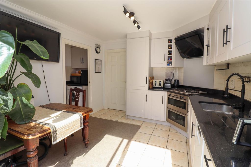 Property photo 3 of 18 Kitchen/Breakfast Room