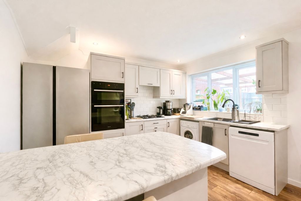 Property photo 3 of 11 Img_1492