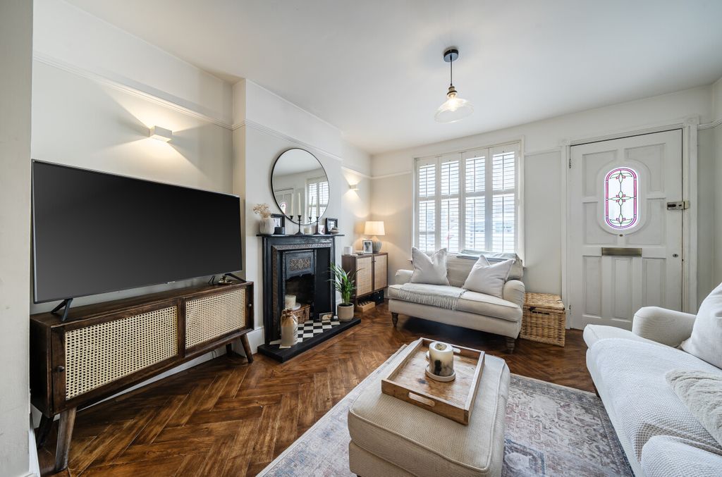 Property photo 3 of 14 Lounge2