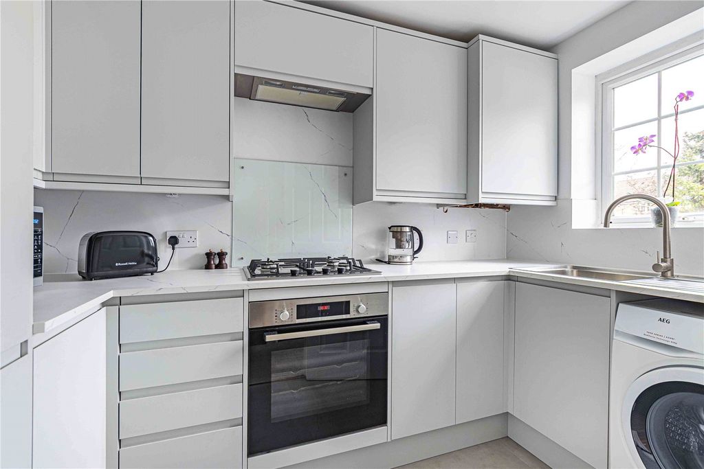 Property photo 2 of 19 Picture No. 13