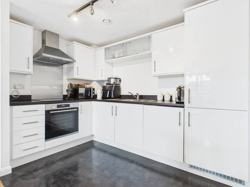Property photo 3 of 18 Kitchen