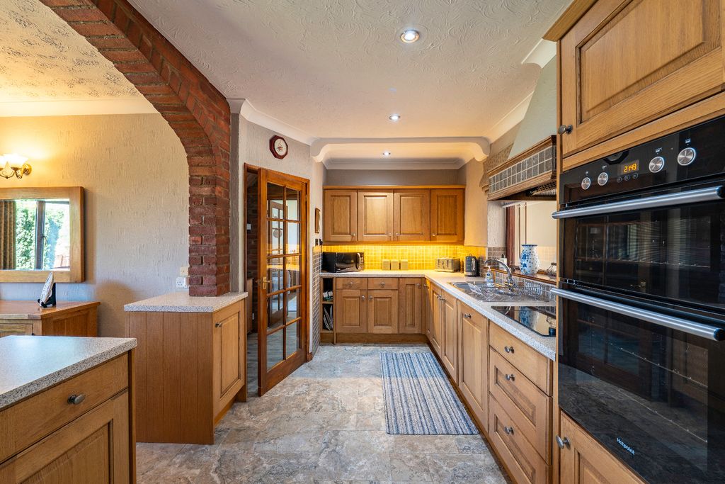 Property photo 3 of 27 4411994