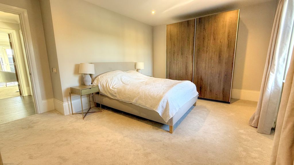Additional image 10 of 2 bed flat for saleFarnham Road, Liss, Hampshire GU33