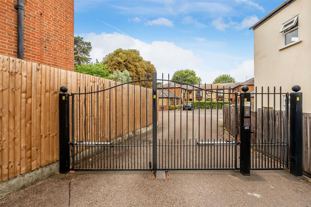 Property photo 1 of 17 3-Portland-House-Mews-16.Jpg
