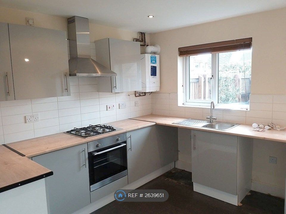 Property photo 1 of 10 Kitchen View