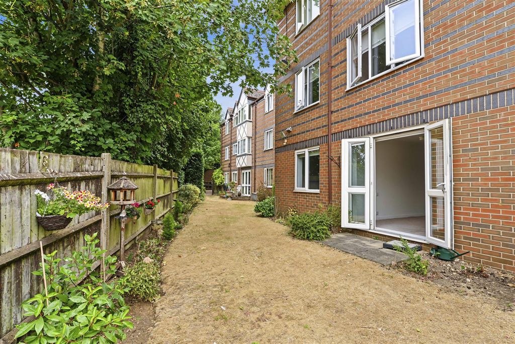 Property photo 2 of 16 37-Davis-Court-11.Jpg
