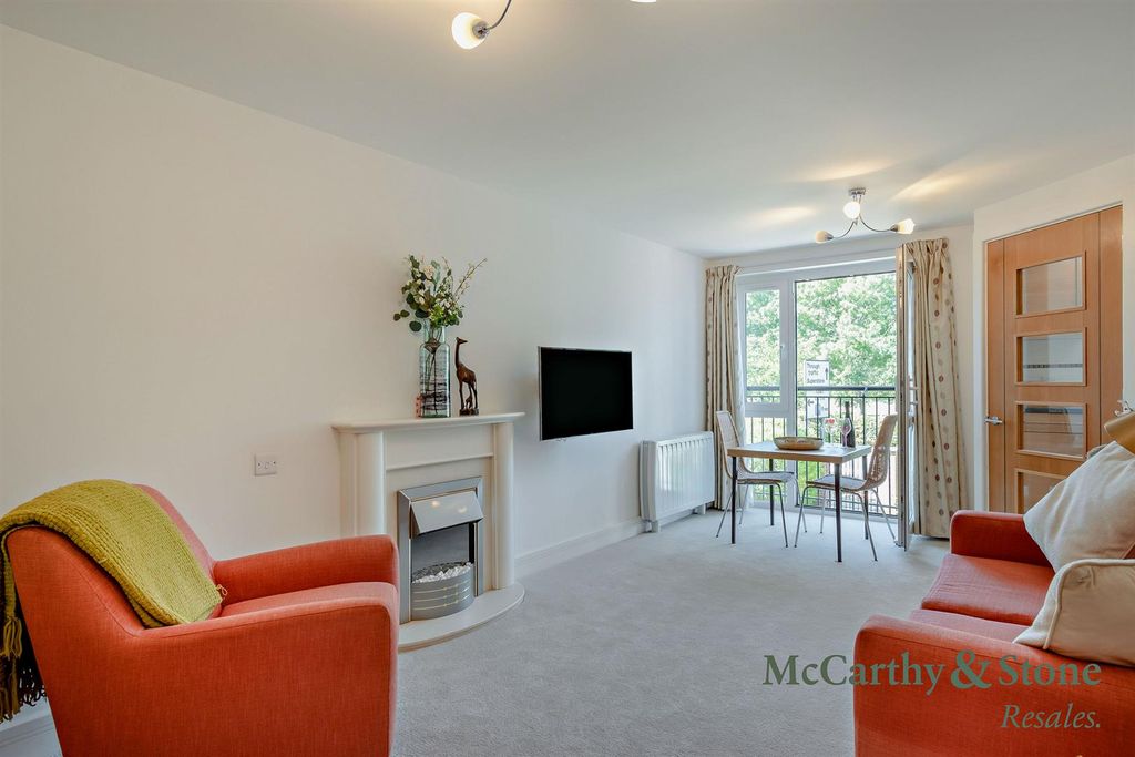 Property photo 1 of 26 8700916-Interior05-800.Jpg