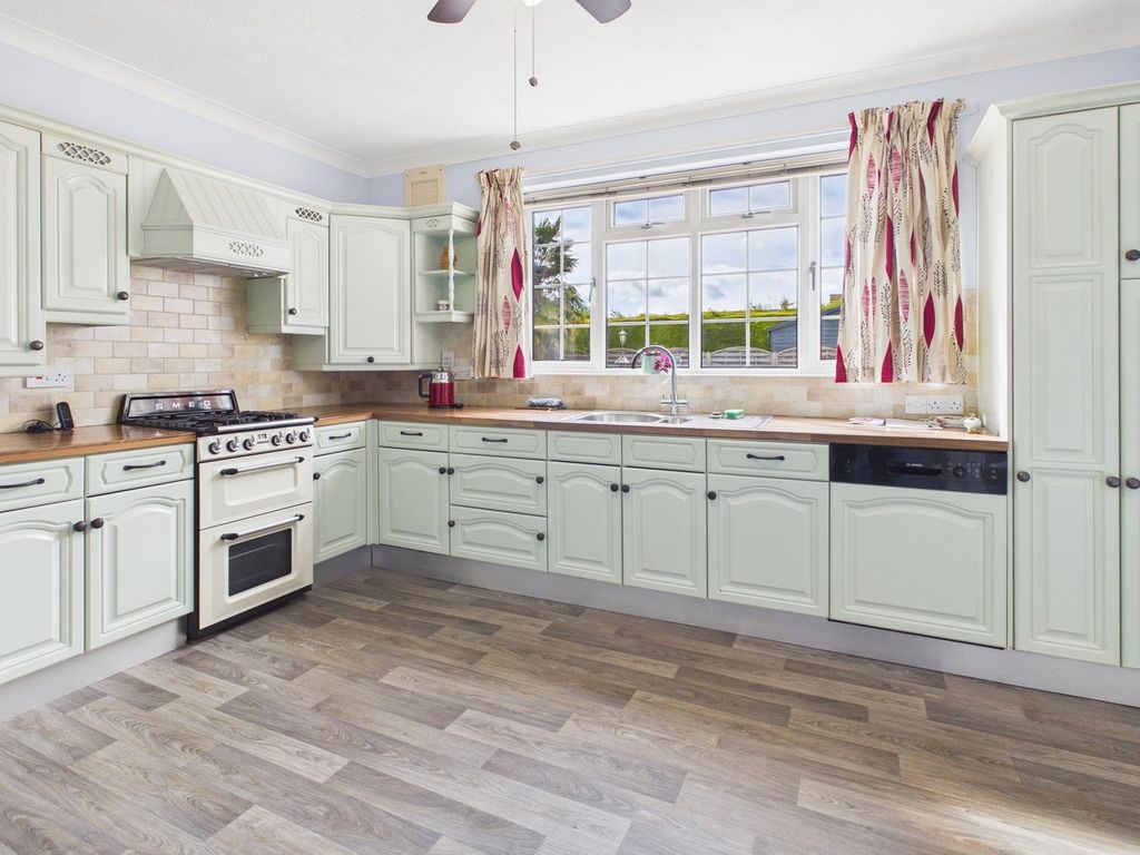 Property photo 3 of 27