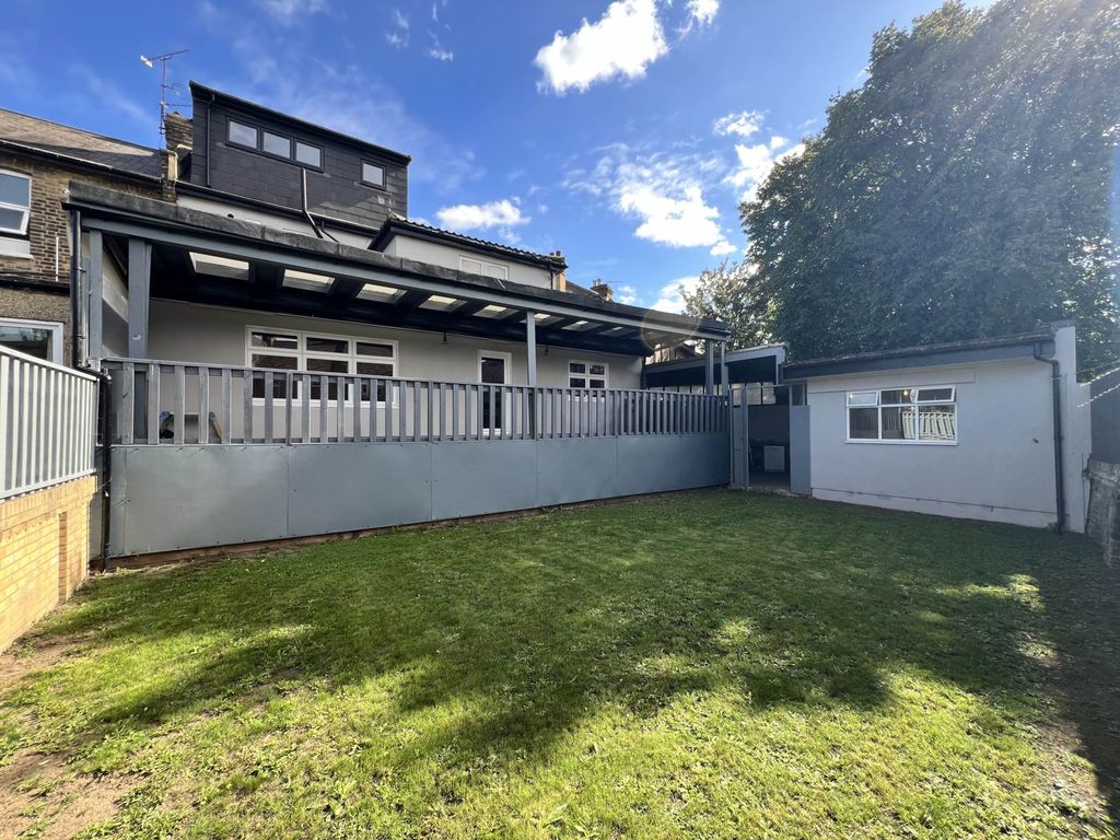 Property photo 2 of 30