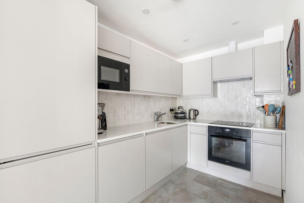 Property photo 2 of 13 Reception/Kitchen