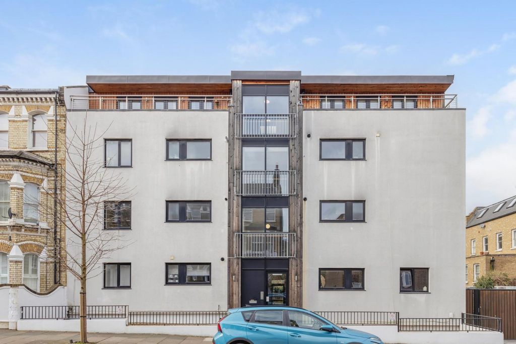 Property photo 1 of 17