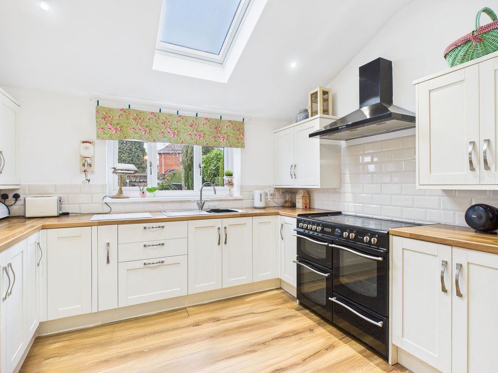 Property photo 3 of 23 Kitchen