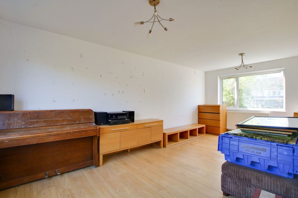 Property photo 3 of 23