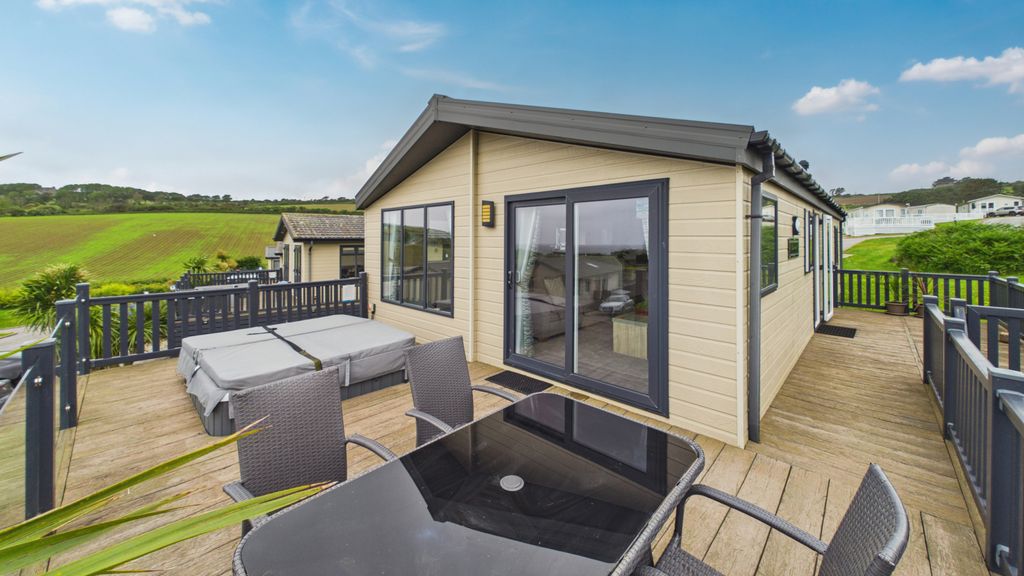 Property photo 1 of 15 2Â Bedroom Bungalow For Sale
