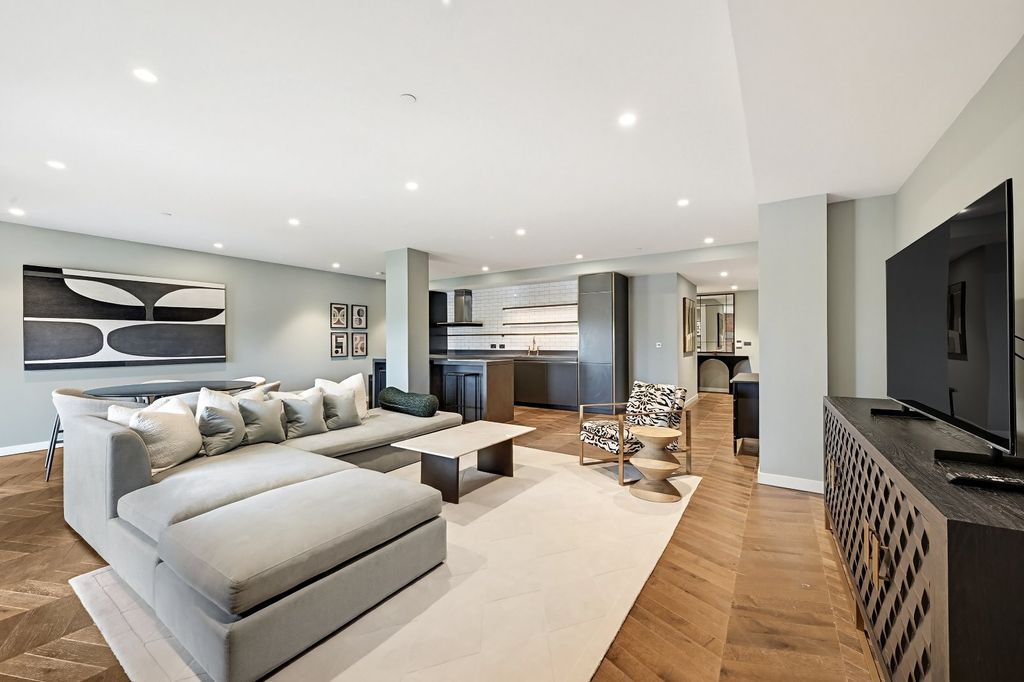 Property photo 1 of 17 Reception Room