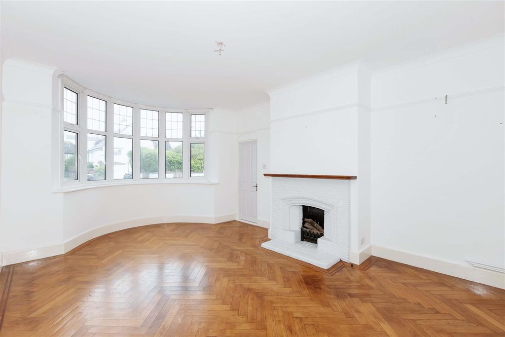 Property photo 2 of 23 Rye Close_17.Jpg