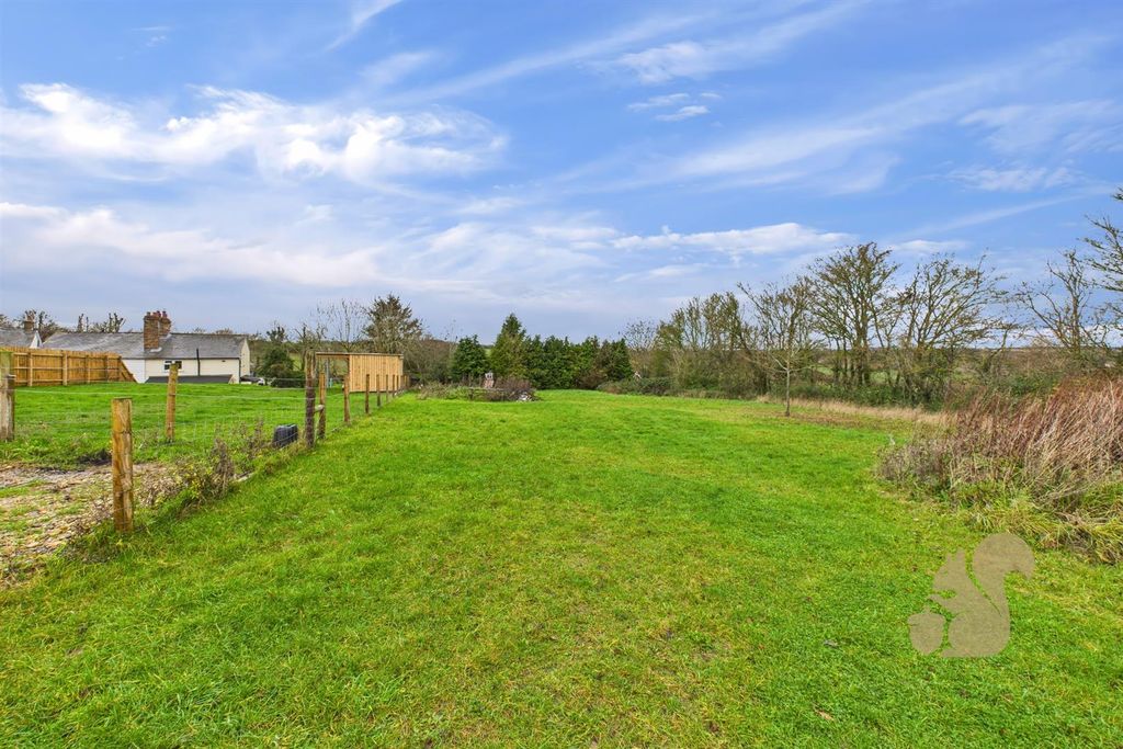 Property photo 3 of 13 Garden