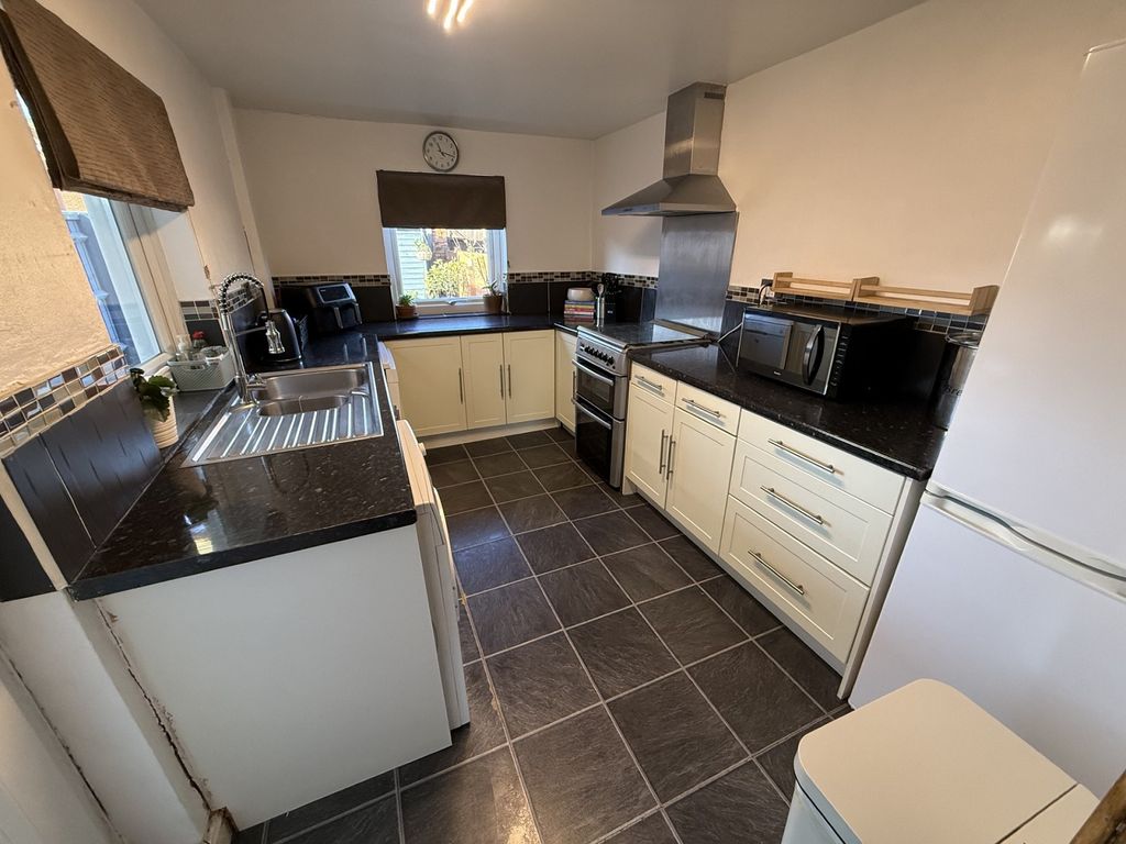 Property photo 2 of 13 Kitchen