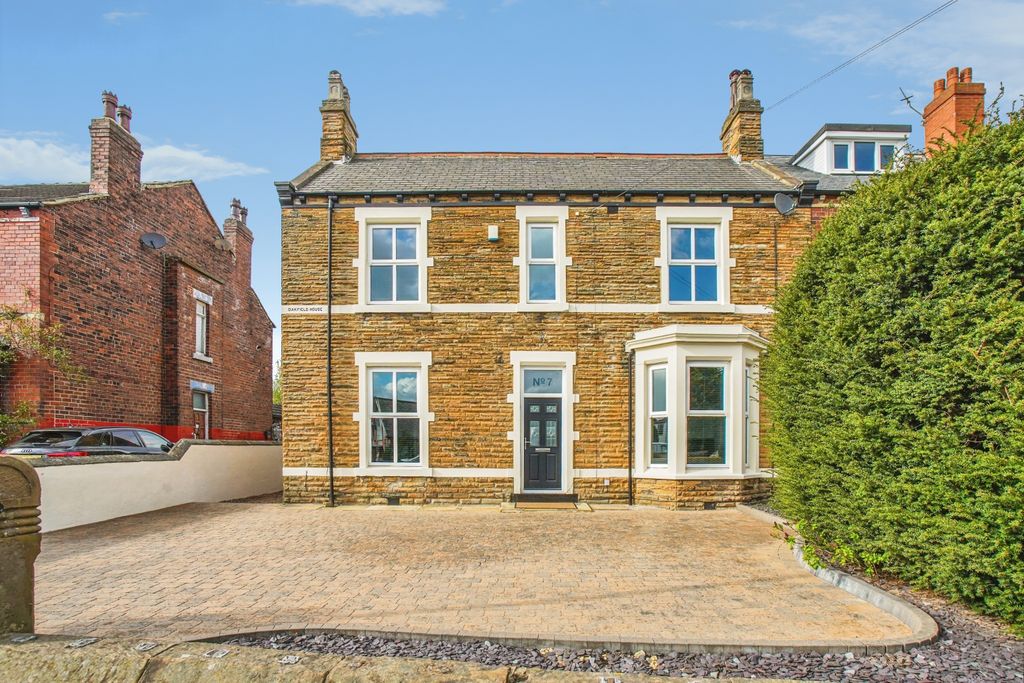 Property photo 2 of 22