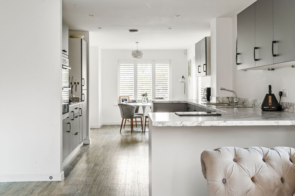 Property photo 3 of 20 5