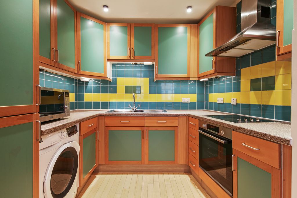 Property photo 3 of 7 Kitchen