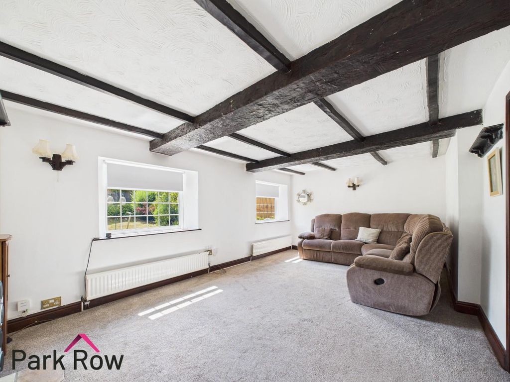 Property photo 2 of 34 Lounge