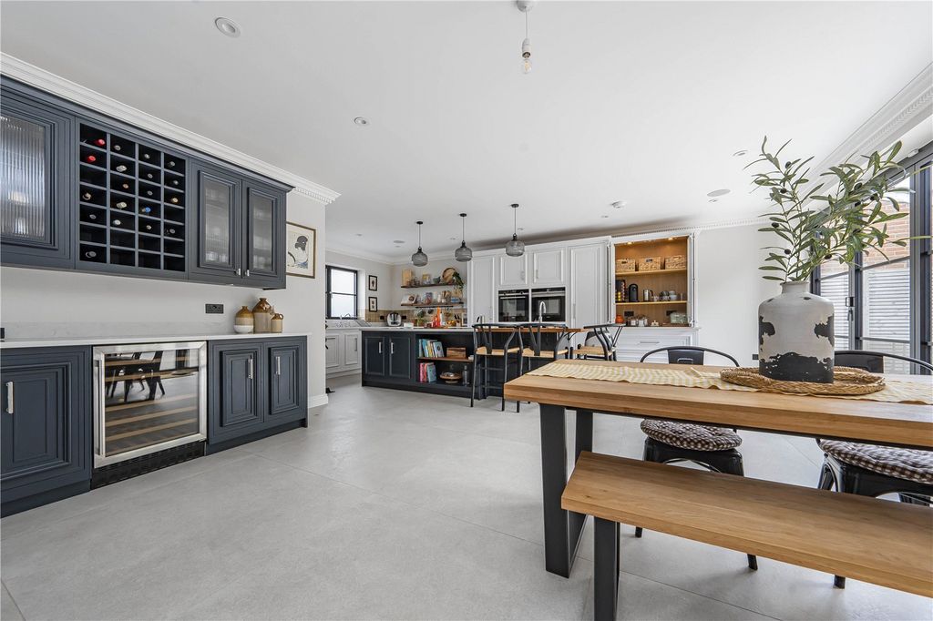 Property photo 2 of 17 Kitchen/Dining Room